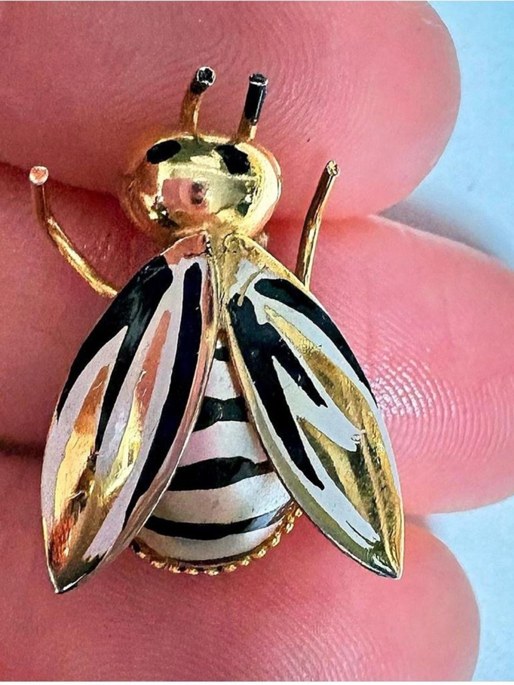Vintage Gold tone metal hand painted Bee Brooch pin – Signed Spain